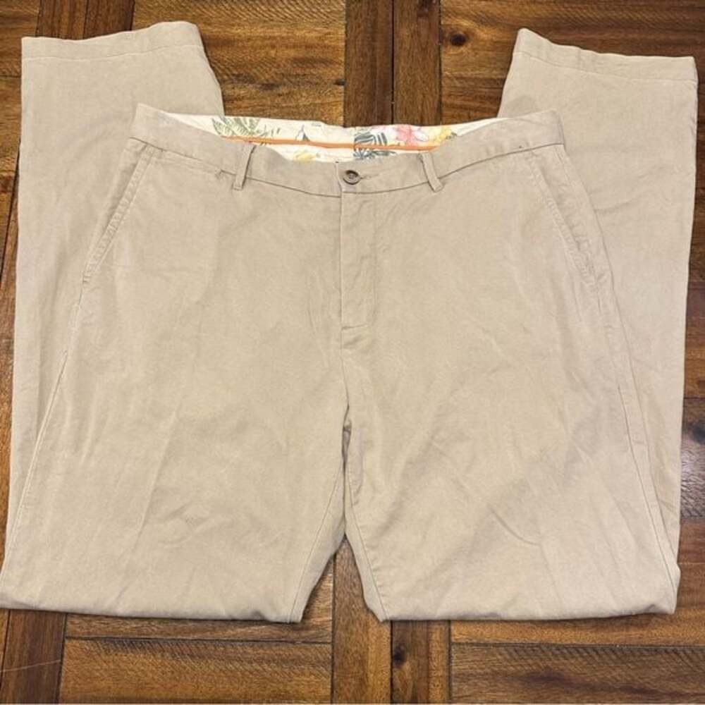 Tommy Bahama Men’s Tan Khakis Size 36x34
